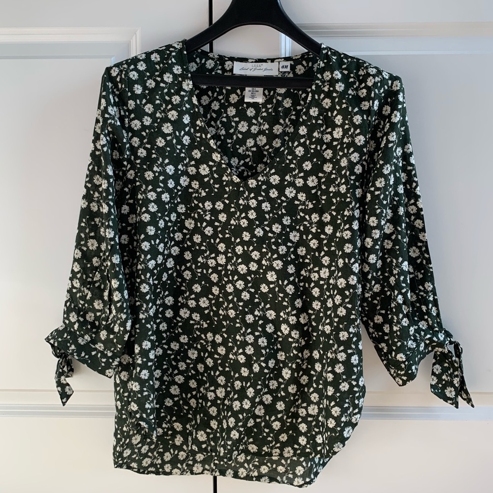 H&M Floral V-Neck, Tie-sleeved blouse